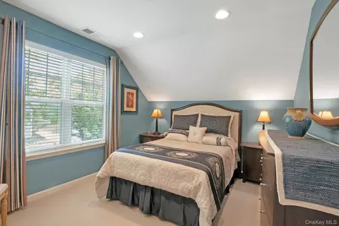 Bedroom - 81 Hillcrest Ln, Peekskill, NY 10566 photo 2 of 3
