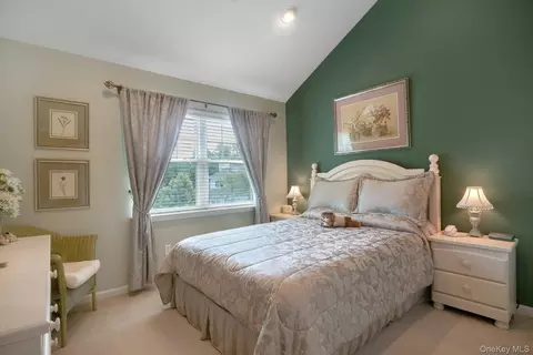 Bedroom - 81 Hillcrest Ln, Peekskill, NY 10566 photo 3 of 3