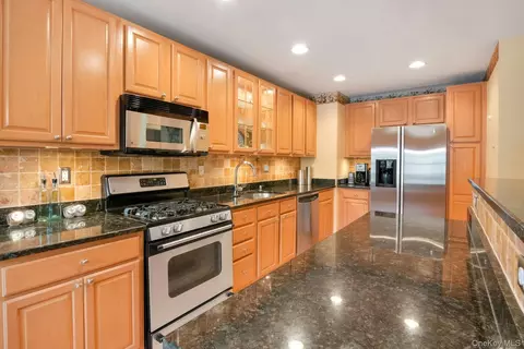 Kitchen - 81 Hillcrest Ln, Peekskill, NY 10566 photo 4 of 4