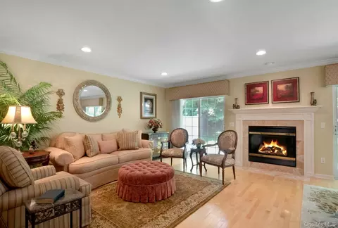 Living - 81 Hillcrest Ln, Peekskill, NY 10566 photo 1 of 3