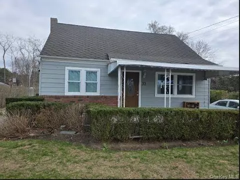 33 Brown St, Riverhead, NY 11901