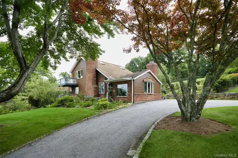 49 Iron Mountain Rd, Warwick, NY 10990