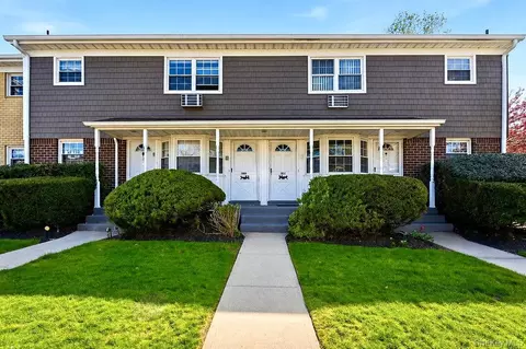 3609 N Wilshire Ln #3609 F, Oakdale, NY 11769