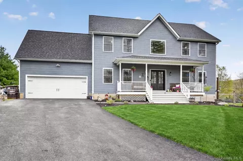 83 Lime Ridge Rd, Beekman, NY 12570