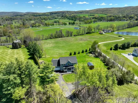 83 Lime Ridge Rd, Beekman, NY 12570
