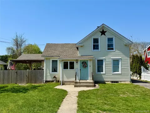 86 Tyler Ave, West Sayville, NY 11796