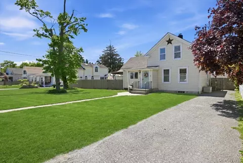86 Tyler Ave, West Sayville, NY 11796
