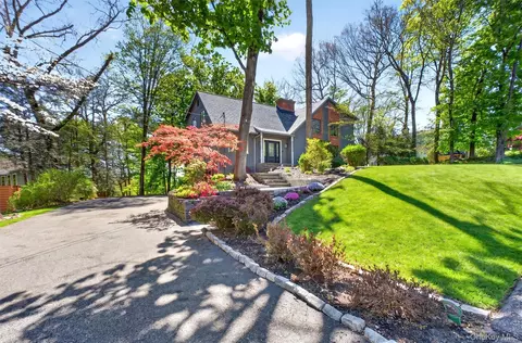 40 Brentwood Dr, Poughkeepsie, NY 12603