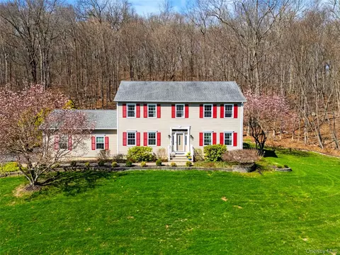 33 Orchard Ct, Southeast, NY 10509