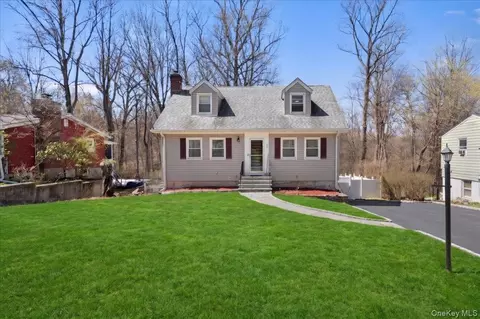 33 Greenwood Ln, Greenburgh, NY 10607