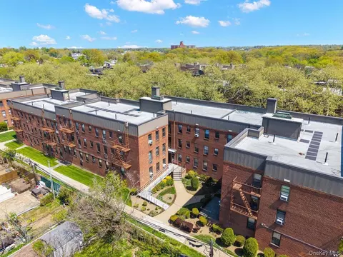 21519 48th Ave #2E, Bayside, NY 11364