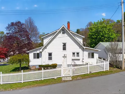 82 California Ave, Middletown, NY 10940