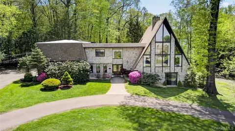 4 Innsbruck Blvd, East Fishkill, NY 12533