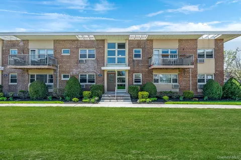 4 Rose St #1-F1, Oceanside, NY 11572
