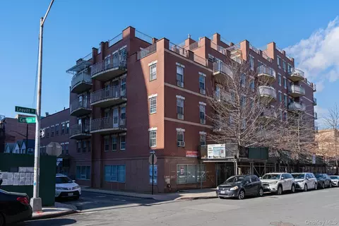 3506 Leavitt St #3I, Flushing, NY 11354