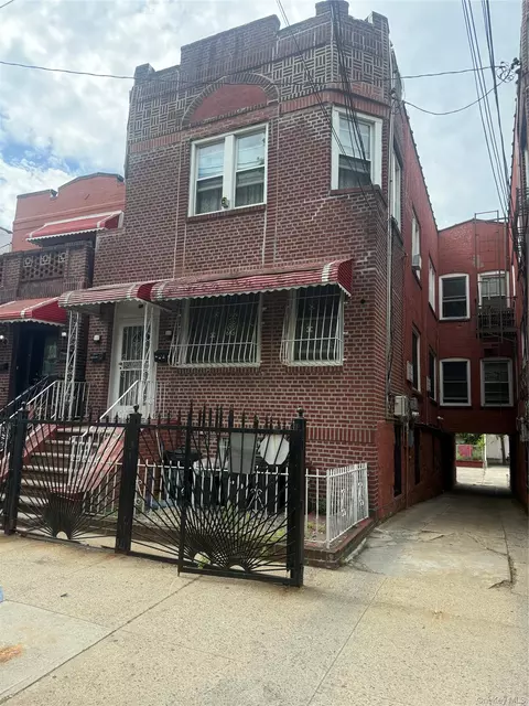 818 E 227th St, New York, NY 10466