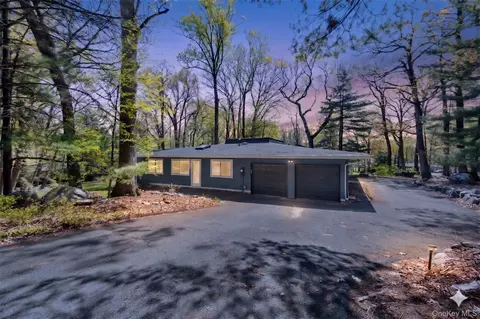 18 Halley Dr, Ramapo, NY 10970