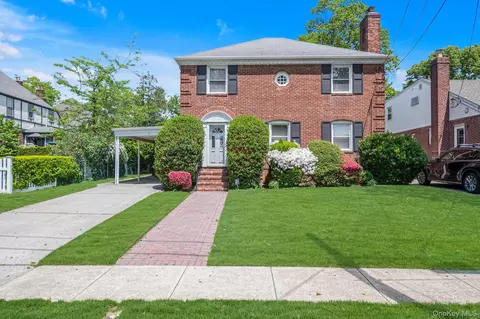 11 Garden Dr, Lynbrook, NY 11563