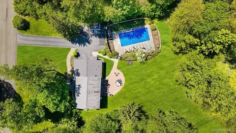 119 Edgewood Rd, New Castle, NY 10562