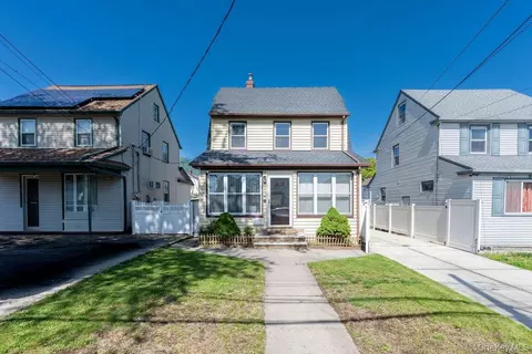 89-67 218th Pl, New York, NY 11427