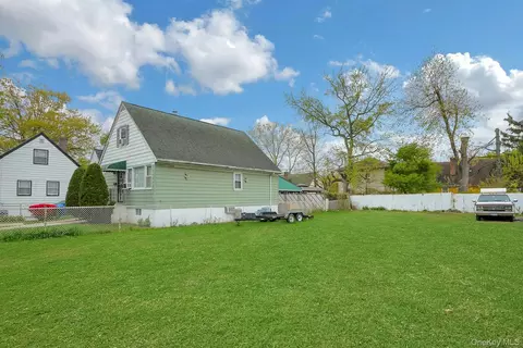 511 Beach Ave, New York, NY 10473