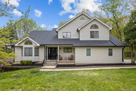 10 Christine Dr, Ramapo, NY 10977
