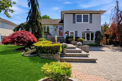 204 Violet St, Massapequa Park, NY 11762