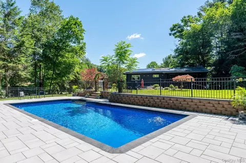 27 Lakeview Ave W, Cortlandt, NY 10567