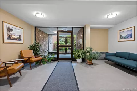 150 Draper Ln #2JN, Greenburgh, NY 10522