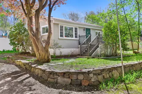 22 Grove St, Southeast, NY 10509