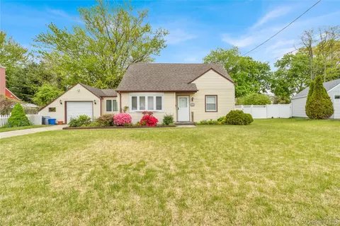152 Foster Blvd, Babylon, NY 11702