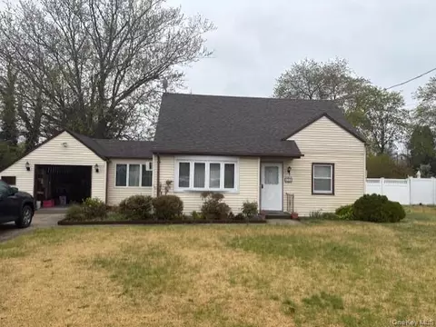 152 Foster Blvd, Babylon, NY 11702