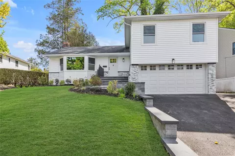 9 Tulip Ln, North Hempstead, NY 11050
