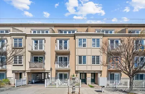 10306 Rockaway Beach Blvd #3C, Rockaway Park, NY 11694