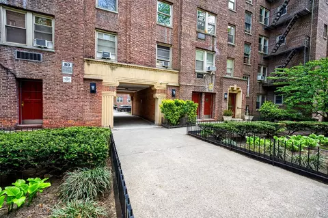 48-25 43rd St #2J, Woodside, NY 11377
