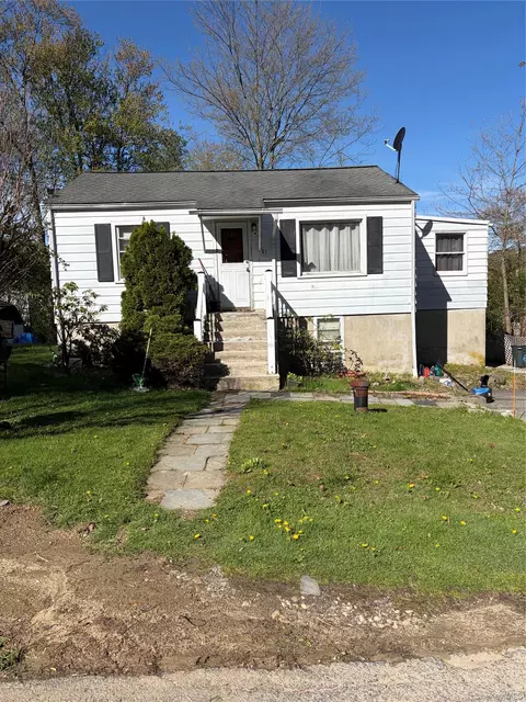 61 Pleasant Dr, Kent, NY 10512