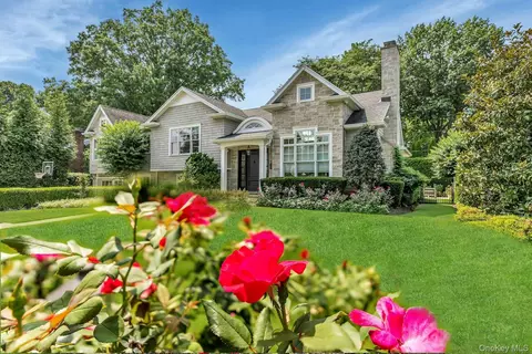 33 Harwood Dr E, Glen Cove, NY 11542