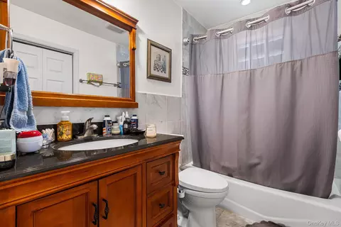 Bath - 11 Hustis Rd, Philipstown, NY 10516 photo 1 of 2