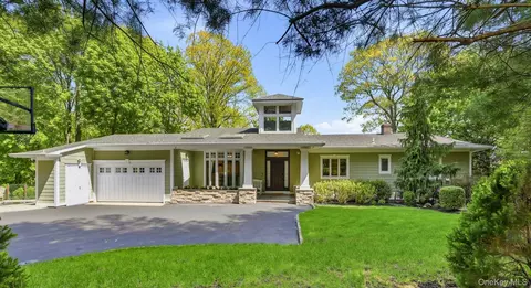 108 E Neck Rd, Huntington, NY 11743