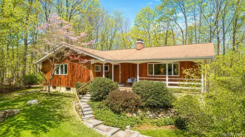 86 Mount Airy Rd E, Cortlandt, NY 10520