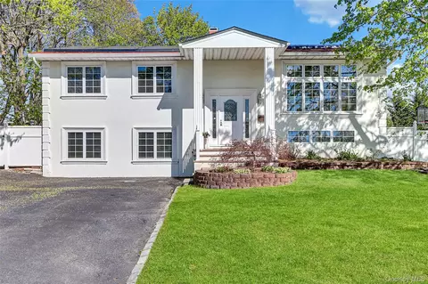 69 Ashland Dr, Smithtown, NY 11769