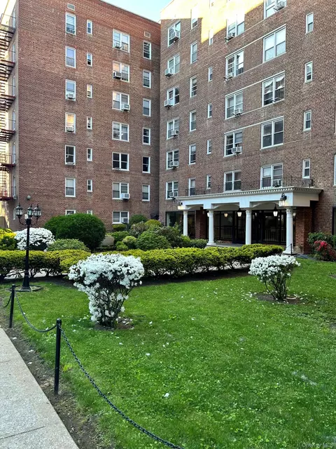105-37 64th Ave #6E, Forest Hills, NY 11375