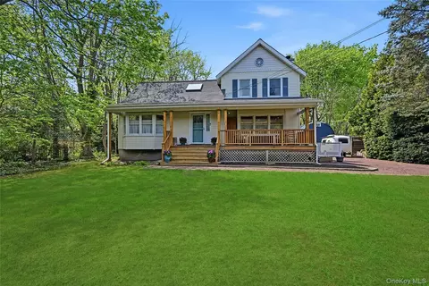 95 6th Ave, Huntington Station, NY 11746