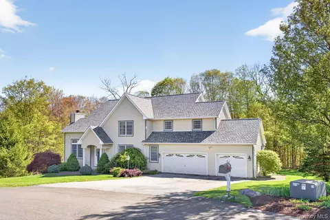6 Martingale Way, Pawling, NY 12564