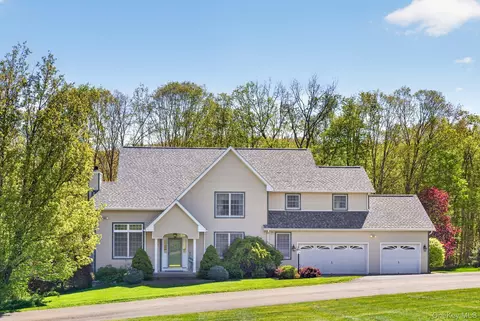 6 Martingale Way, Pawling, NY 12564