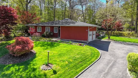 14 Sunderland Pl, Ramapo, NY 10901