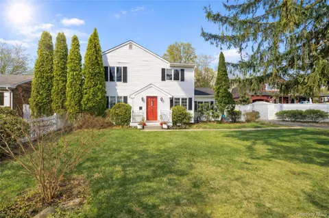 6 Lake Dr, Clarkstown, NY 10956