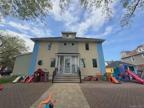 157-15 Oak Ave, Flushing, NY 11355