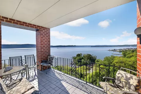 View/Area - 16 Rockledge Ave #6D-2, Ossining, NY 10562 photo 2 of 5