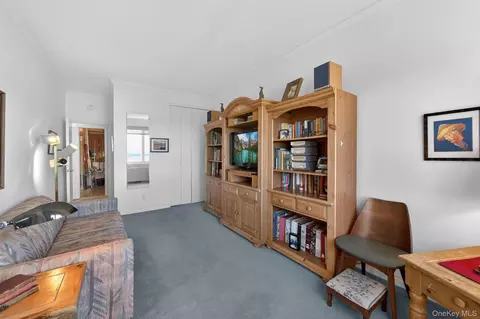 Bedroom - 16 Rockledge Ave #6D-2, Ossining, NY 10562 photo 2 of 7